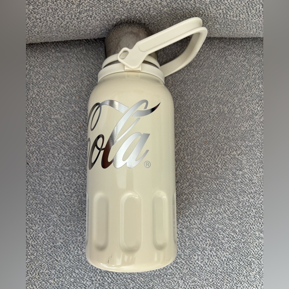 Coca Cola Insulated Thermos 🤍 - Picture 4 of 8